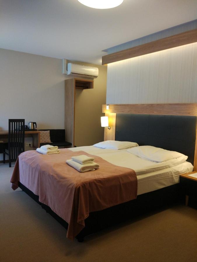 Bed and Breakfast Bulwary Biznes Мелец Экстерьер фото